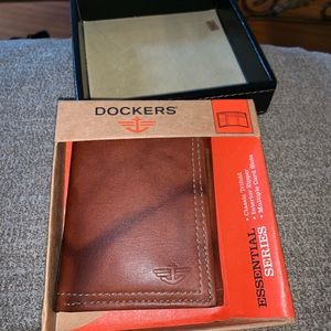 DOCKERS TRI-FOLD WALLET